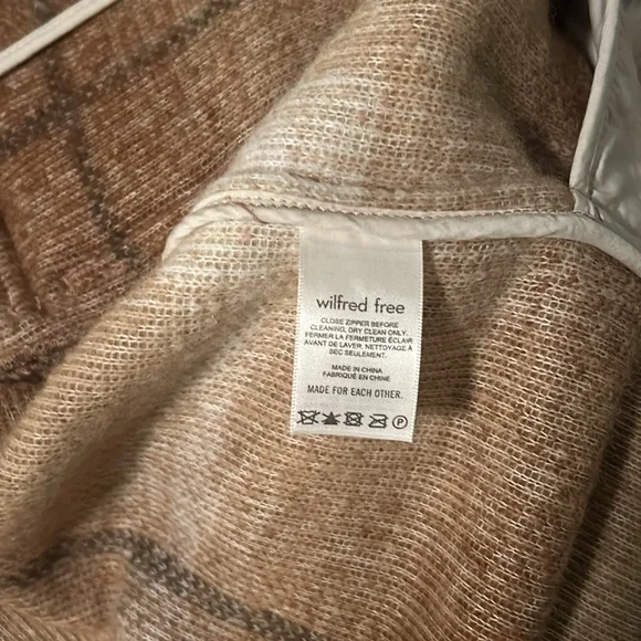 Aritzia Wilfred Free Jacket - Picture 7 of 7